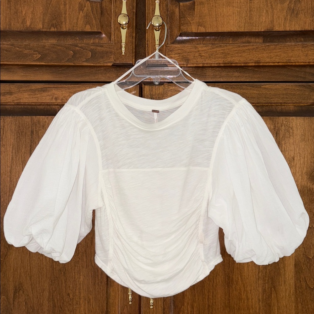 Free People white puff sleeve crop top M